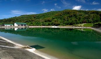 馬背池全景