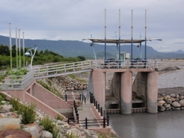 池上圳進水口-電動制排水門薄膜構造